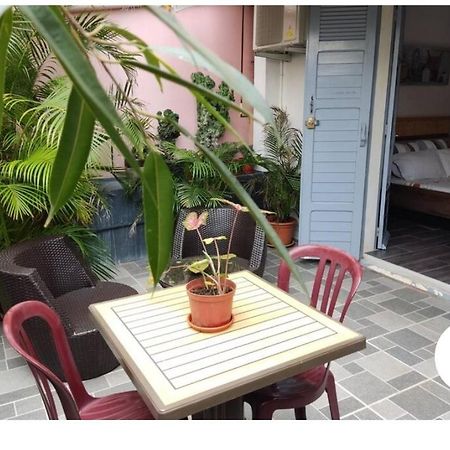 Appartements Et Chambres En Coeur De Ville Saint-Denis - Entree Autonome - Check In 14H30- Buitenkant foto