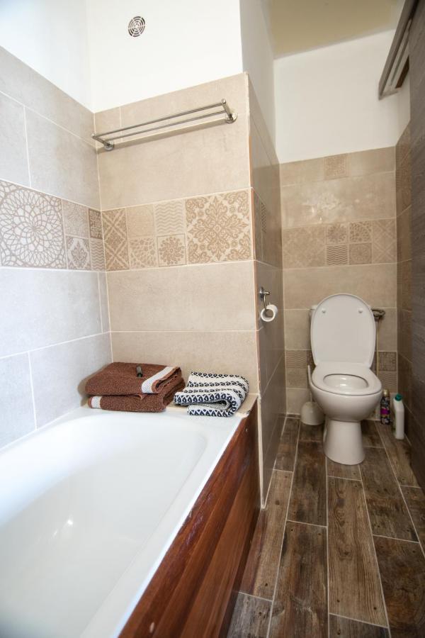 Appartements Et Chambres En Coeur De Ville Saint-Denis - Entree Autonome - Check In 14H30- Buitenkant foto