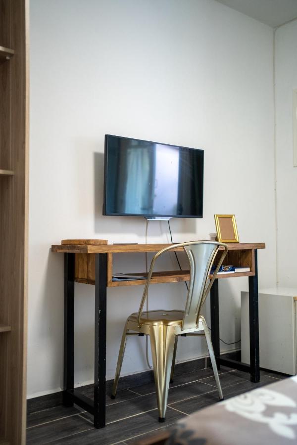 Appartements Et Chambres En Coeur De Ville Saint-Denis - Entree Autonome - Check In 14H30- Buitenkant foto