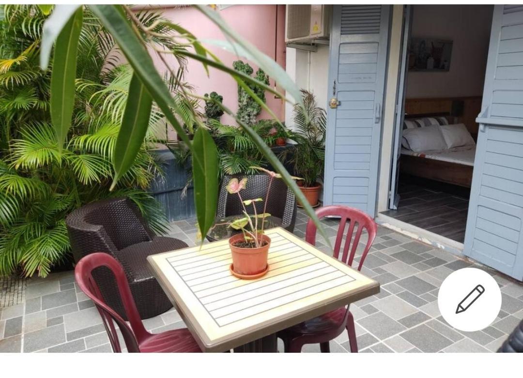 Appartements Et Chambres En Coeur De Ville Saint-Denis - Entree Autonome - Check In 14H30- Buitenkant foto