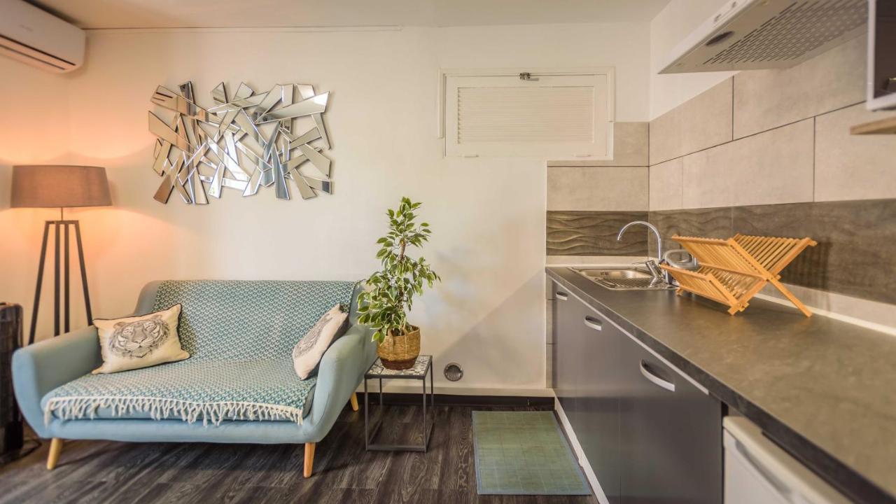 Appartements Et Chambres En Coeur De Ville Saint-Denis - Entree Autonome - Check In 14H30- Buitenkant foto