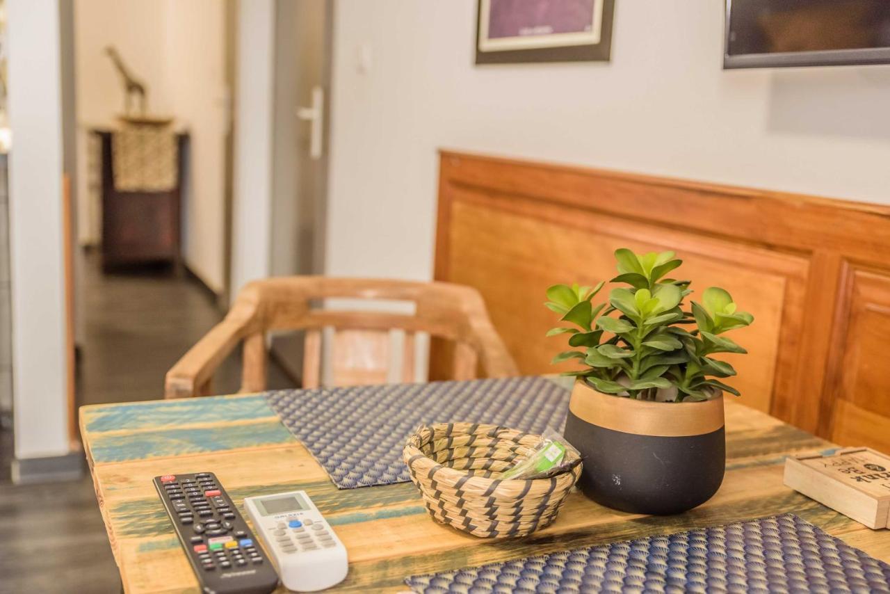 Appartements Et Chambres En Coeur De Ville Saint-Denis - Entree Autonome - Check In 14H30- Buitenkant foto