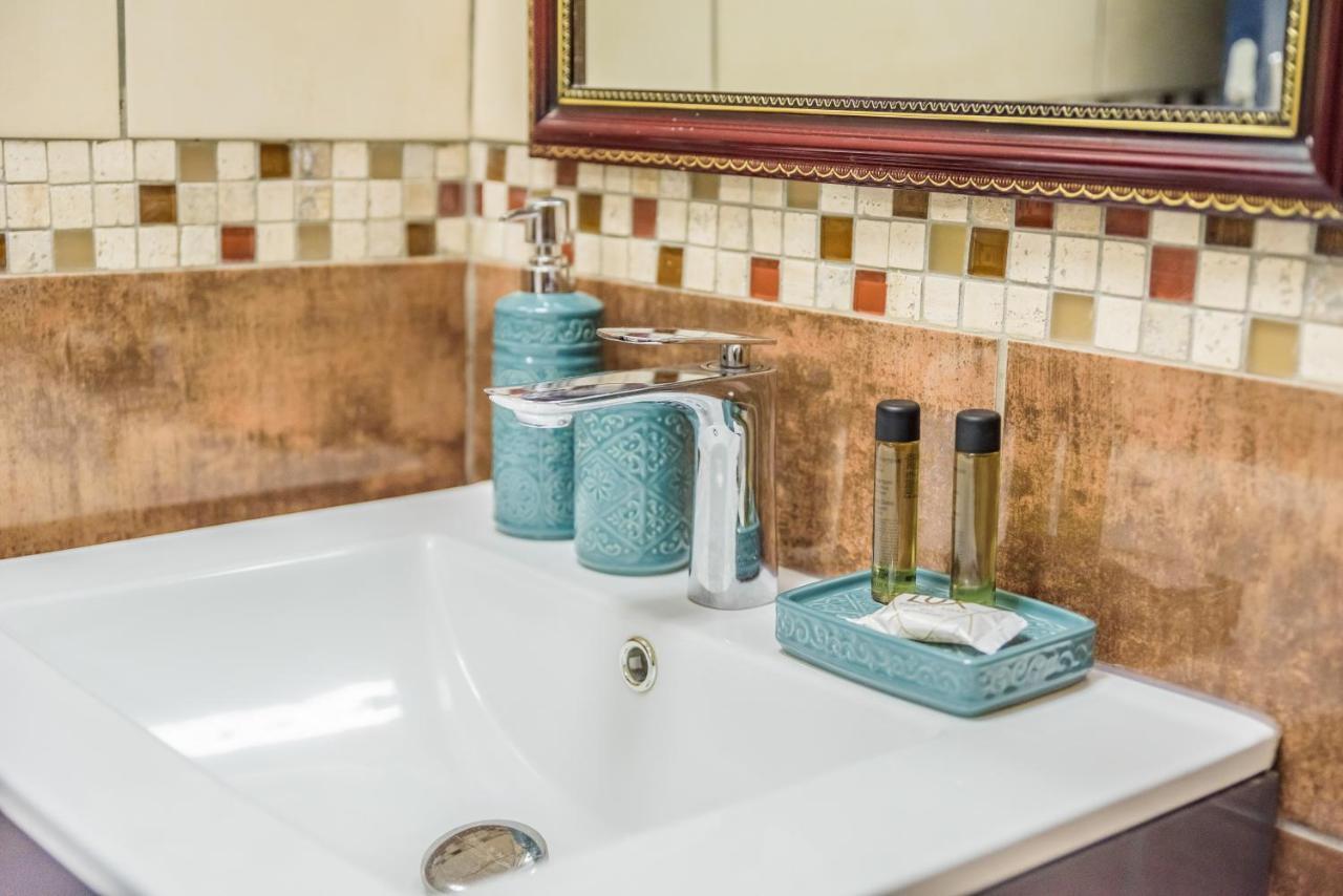 Appartements Et Chambres En Coeur De Ville Saint-Denis - Entree Autonome - Check In 14H30- Buitenkant foto