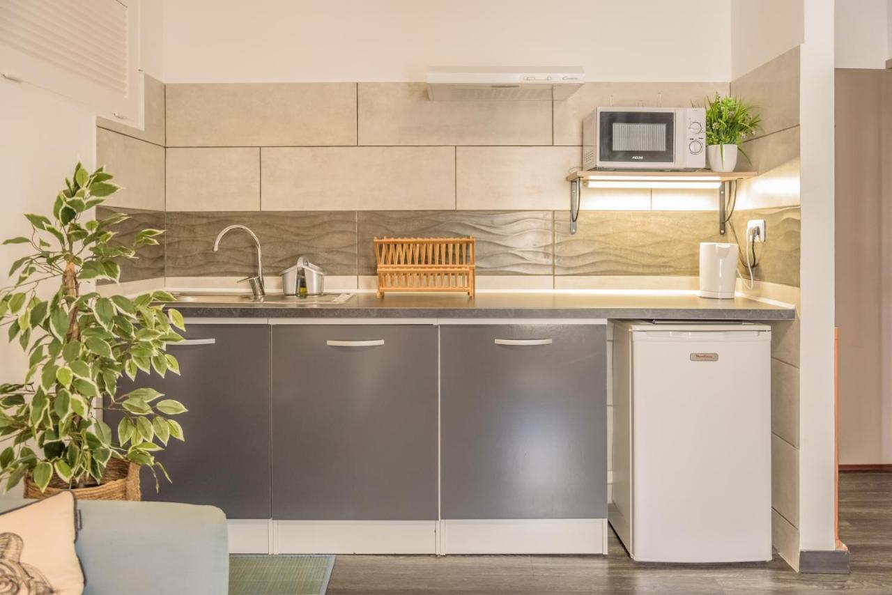 Appartements Et Chambres En Coeur De Ville Saint-Denis - Entree Autonome - Check In 14H30- Buitenkant foto