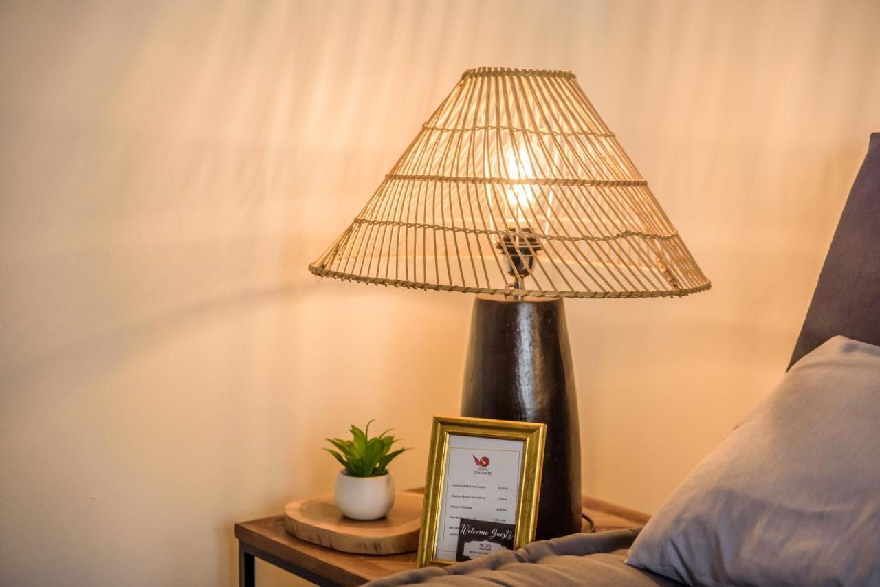 Appartements Et Chambres En Coeur De Ville Saint-Denis - Entree Autonome - Check In 14H30- Buitenkant foto